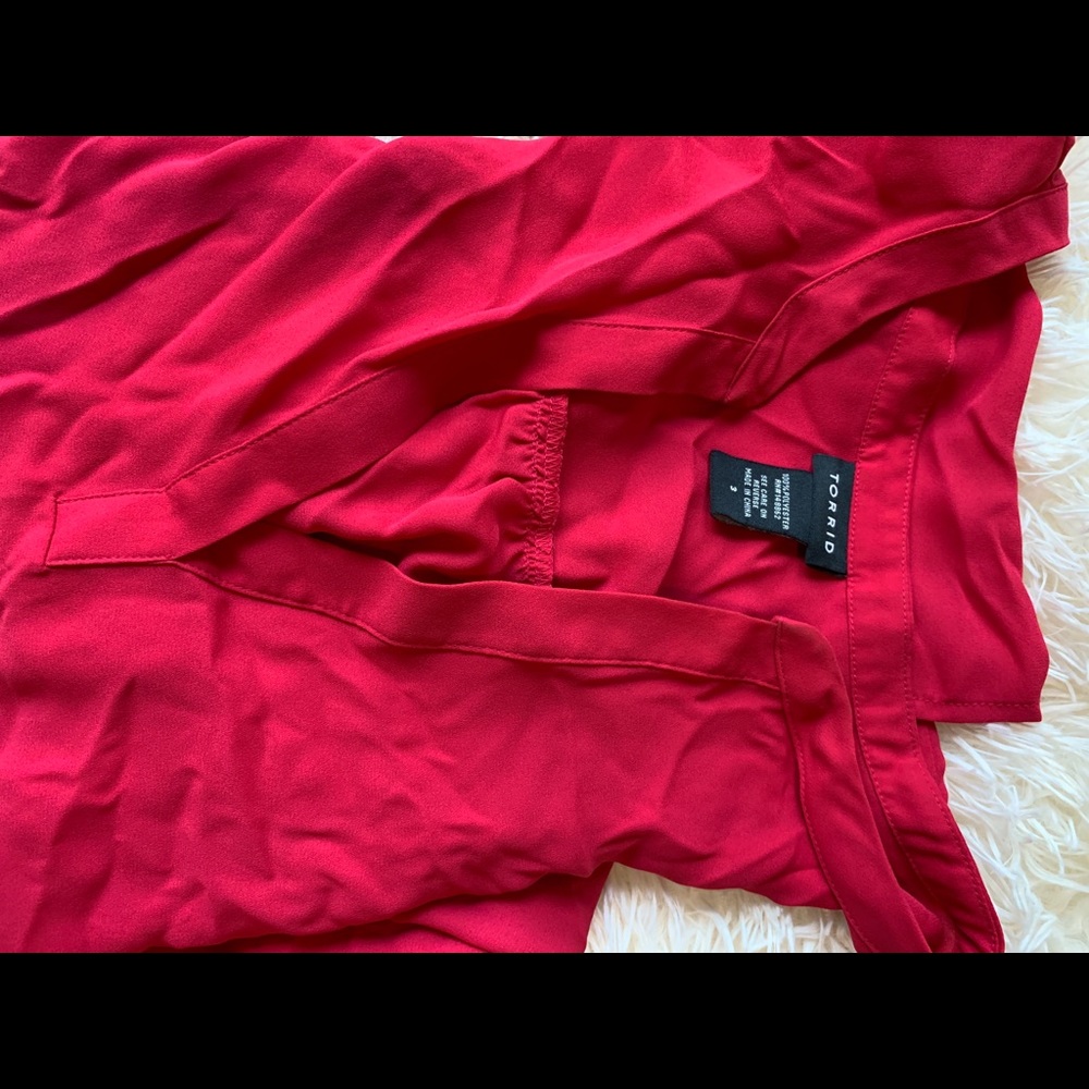 Hot pink chiffon top with v cut!